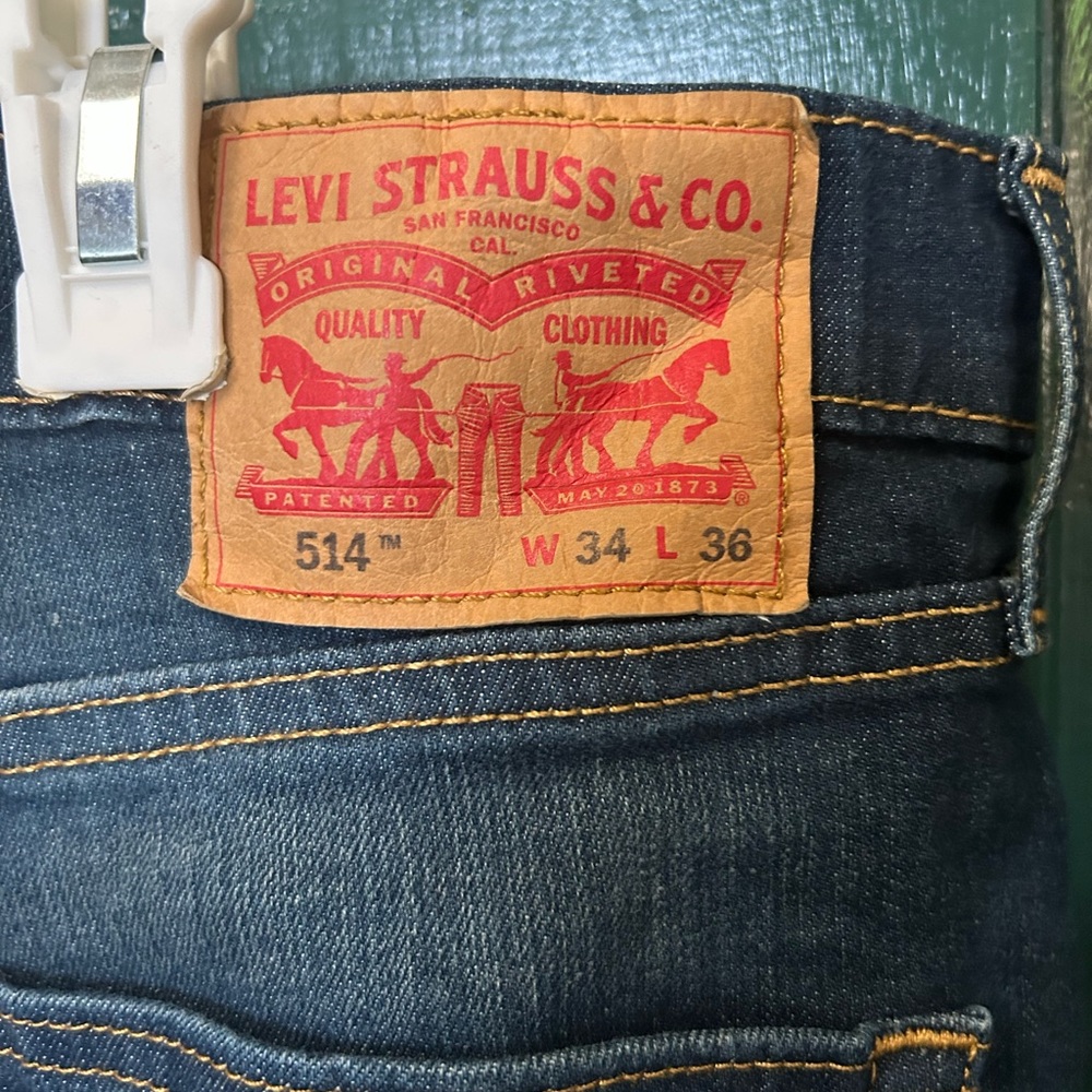 Like new Levi’s 514 straight fit jeans 34x36.